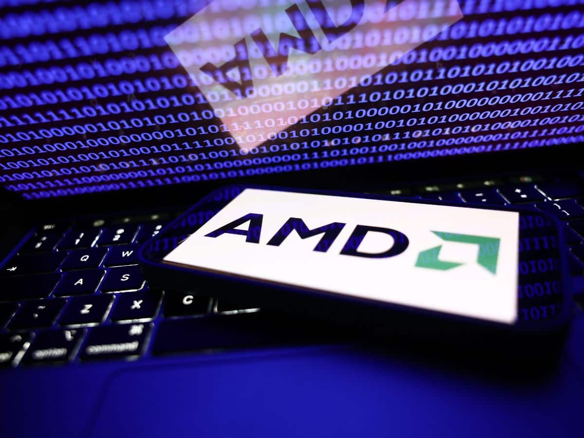 AMD Plunges Toward 2-Year Lows Despite Earnings Beat As Outlook Disappoints: Retail Calls It An Overreaction