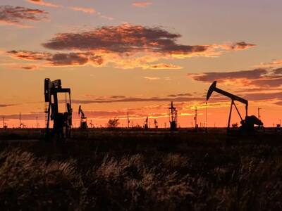 https://stocktwits.com/news-articles/markets/equity/chevron-stock-in-spotlight-after-its-notice-of-800-job-cuts-in-texas/ch0A04bRbte