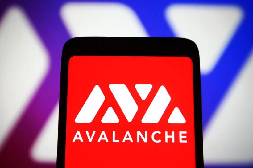 https://stocktwits.com/news articles/markets/cryptocurrency/avalanche tokenizes 240b of deeds/ch0AwkHRbMG