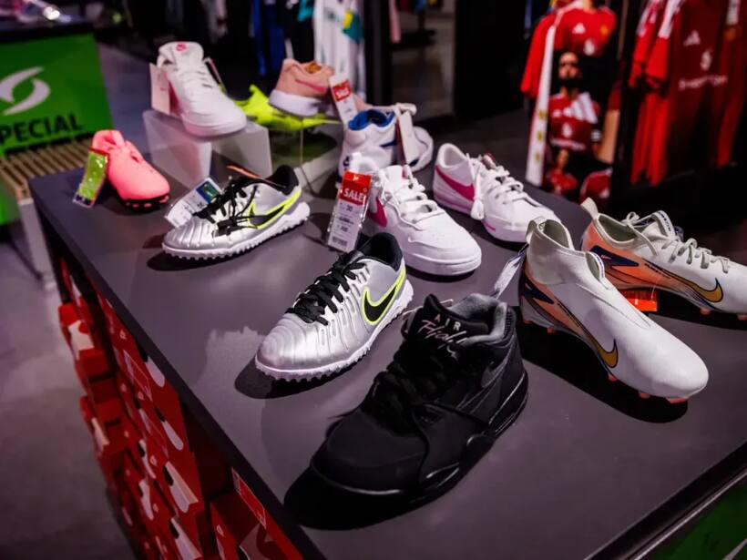 Nike’s Inventory Reset Sparks Optimism, Analyst Says: Retail Sentiment Edges Up