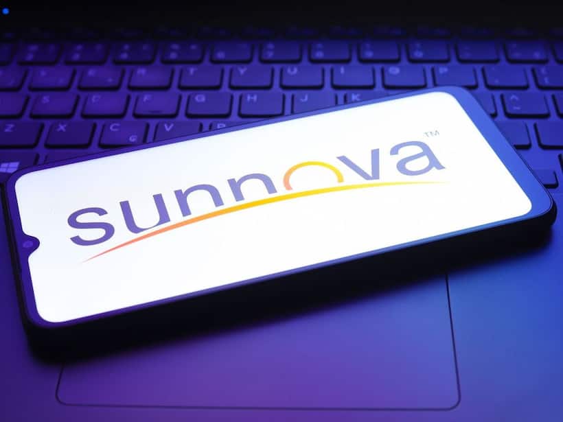 https://stocktwits.com/news articles/markets/equity/sunnova stock in focus after us scraps 3 b loan guarantee retail s bearish/ch0ASoNRbth