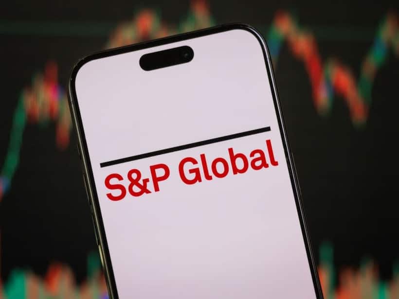 https://stocktwits.com/news articles/markets/equity/s and p global q1 preview ratings revenue forecast cut on the horizon retail s extremely bullish/chQxSeiRbhT