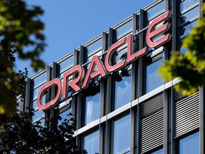 Oracle Stock Gains As Jefferies Calls DeepSeek Hit 'Overdone', While UBS Stays Cautious: Retail Traders Split