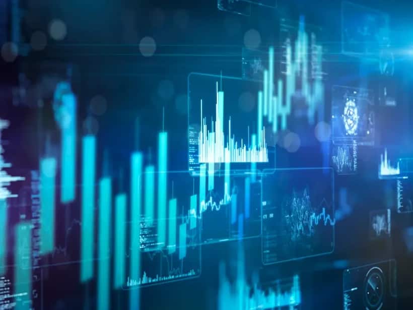 https://stocktwits.com/news articles/markets/equity/irfc stock breaks triangle pattern sebi ra manish kushwaha eyes 200 target on volume confirmation/chkDfs5RbDV