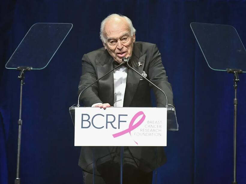 https://stocktwits.com/news articles/markets/equity/end of an era leonard lauder who turned estee lauder into a global beauty empire passes away at 92/chln9h2RRbA