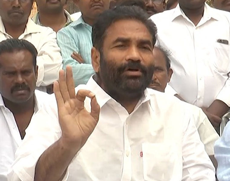 YSRCP Rebel MLA Kotamreddy Sridhar Reddy Supports Amaravati protest AKP