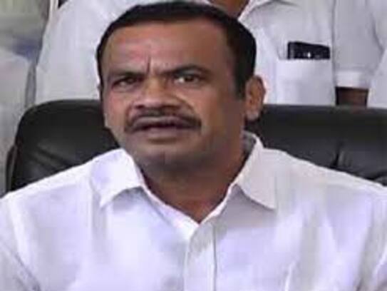 Bhuvanagiri MP Komatireddy Venkat Reddy Counter Attacks on  Minister Harish Rao Comments lns
