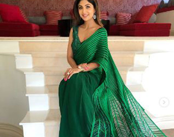 Shilpa Shettys metallic saree gown gets attraction