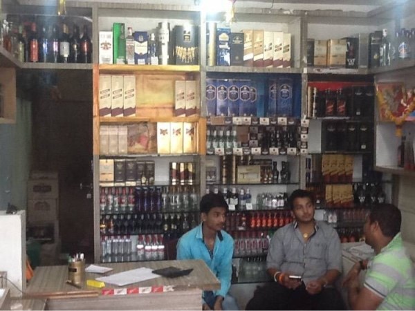 Record applications to bag liquor shop licences across Telangana