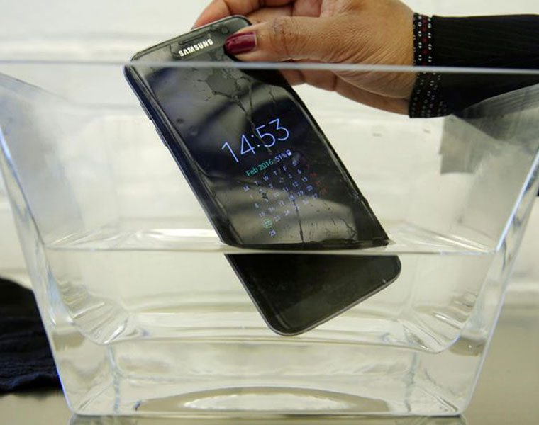 Consumer Reports: Samsung phone not actually water resistant