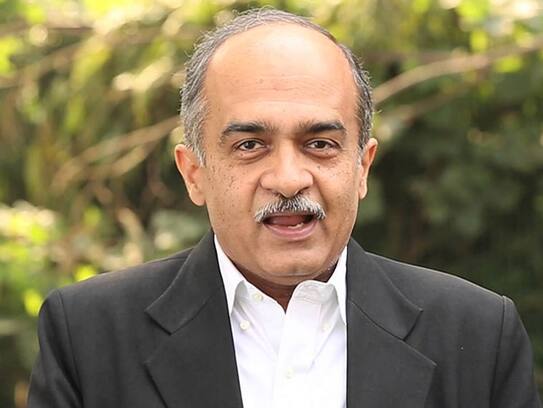 Supreme court Issued Notice to Prashant Bhushan on defamation suit