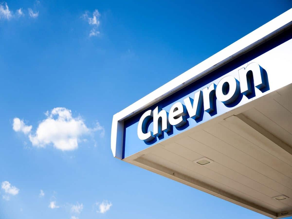 Chevron Stock Rises After Firm Upgrades Pasadena Refinery To Increase Capacity: Retail Weighs Prospects