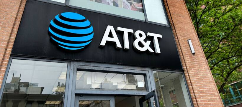 AT&T Upgraded, T-Mobile Downgraded; Retail Investors Bullish On The 2 Telecom Plays