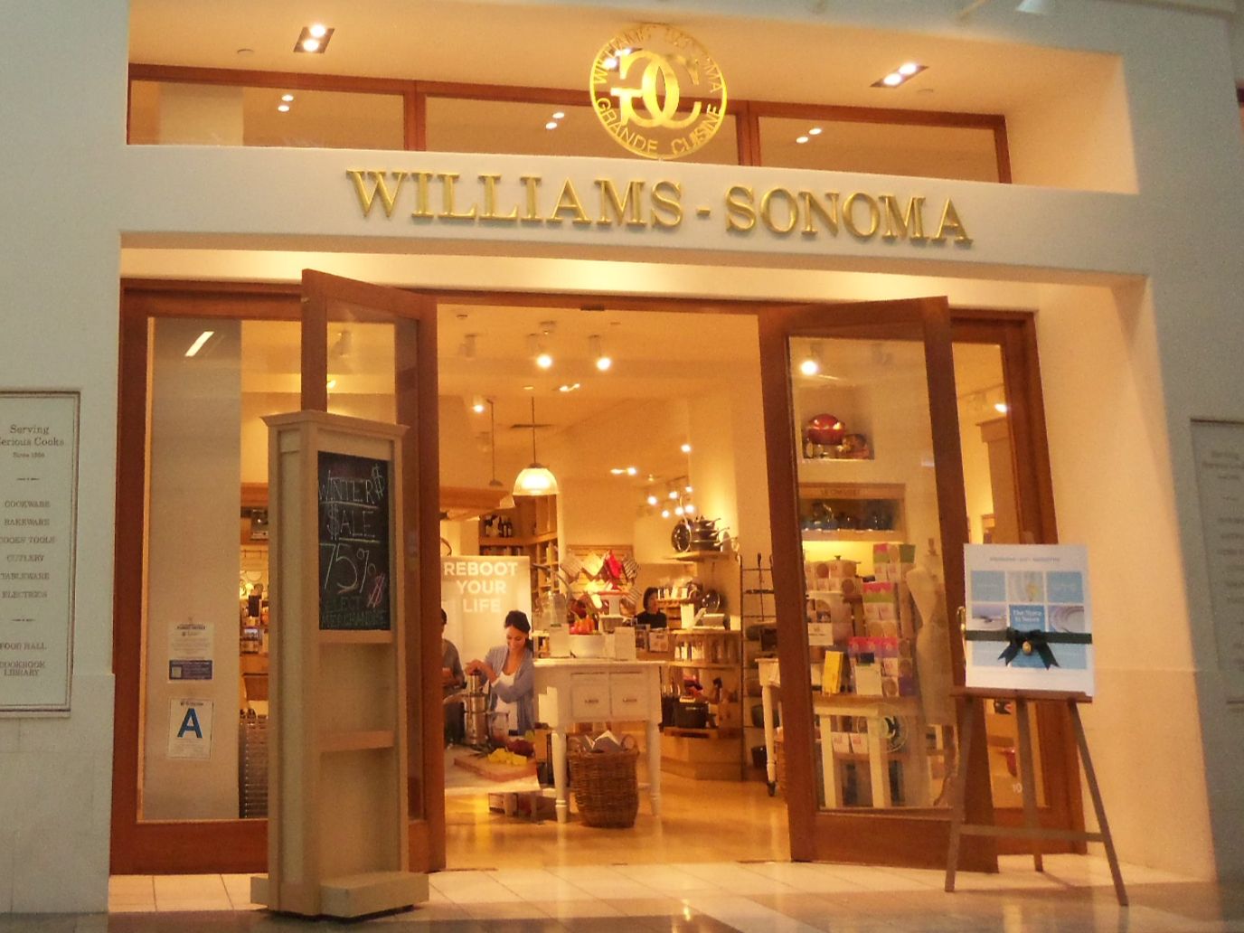 Williams-Sonoma Stock Hits All-Time High On Earnings Beat, Raised Outlook: Retail Sentiment Dips To Year-Low