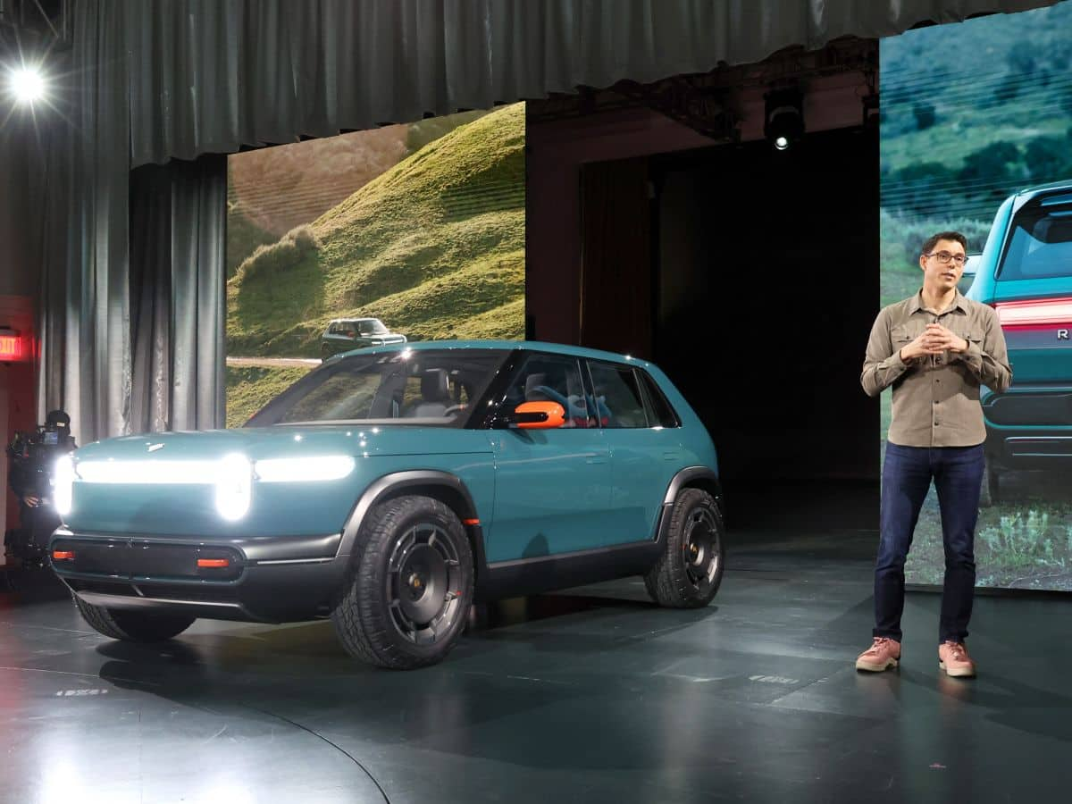 Rivian Stock Jumps After Benchmark’s ‘Buy’ Rating, 38% Upside View: Retail Holds Back Optimism