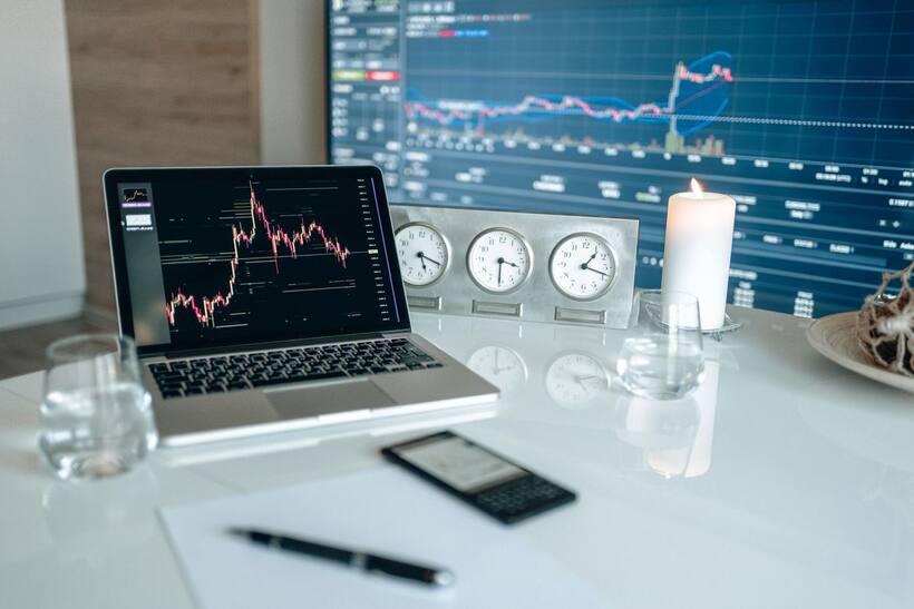 10 Tech and Communication Stocks With High Short Interest That Are On Retail's Radar