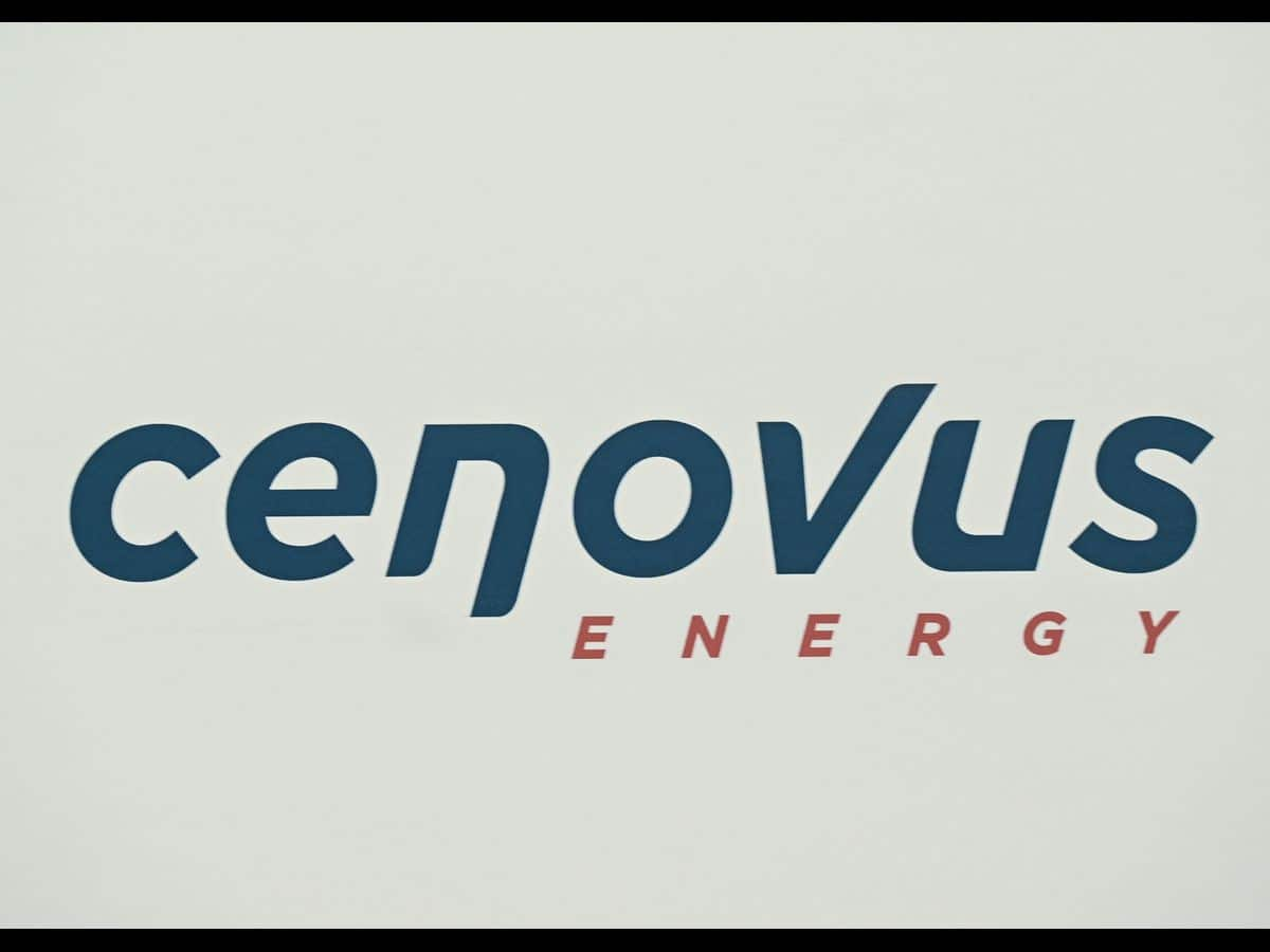 Cenovus Energy Sees Capital Investment Of Up To $3.53B In 2025: Retail Sentiment Takes A Hit