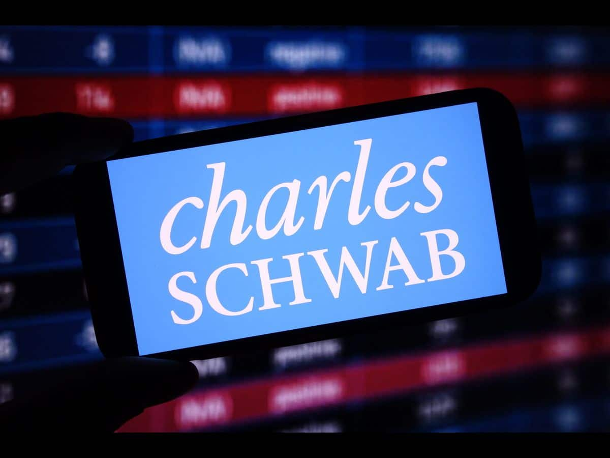 Charles Schwab Raises Full-Year Net Revenue Guidance, Says Client Assets Hit $10.31 Trillion In November: Retail’s Enthusiastic