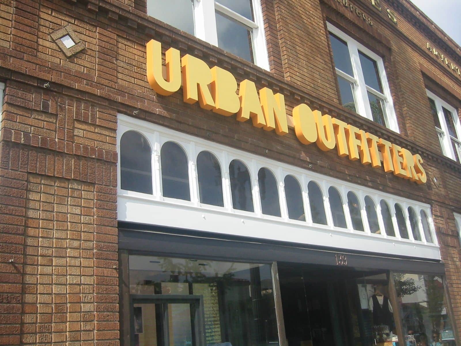 Urban Outfitters Stock Surges After Q3 Earnings Beat: Retail Sentiment Upbeat