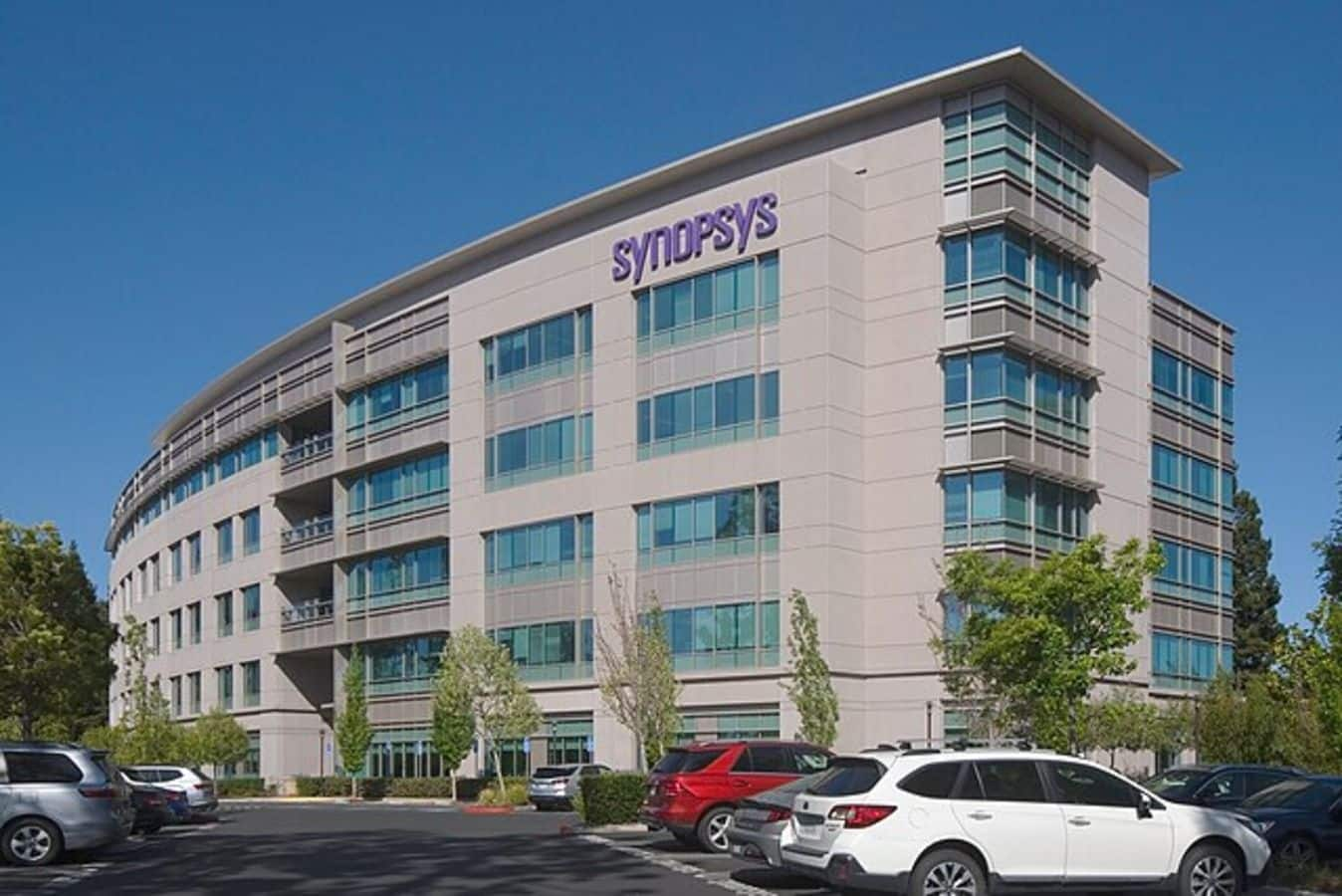 Synopsys Stock Sinks On Light FY25 Revenue Guidance: Retail Sentiment Plummets