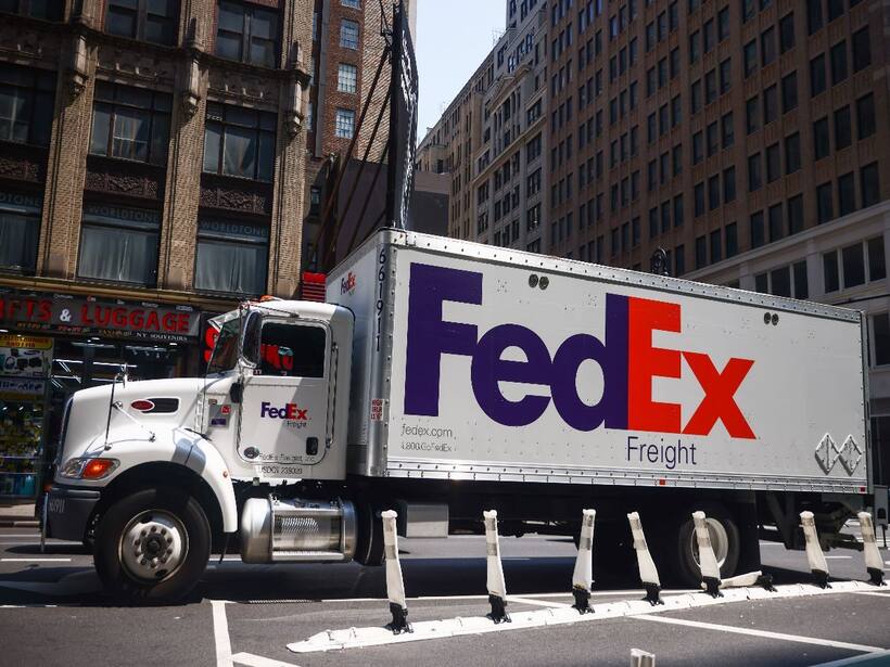 FedEx’s Plan To Spin Off Freight Division Draws Slew Of Analyst Price Target Hikes: Retail Chatter Hits 1 Year High