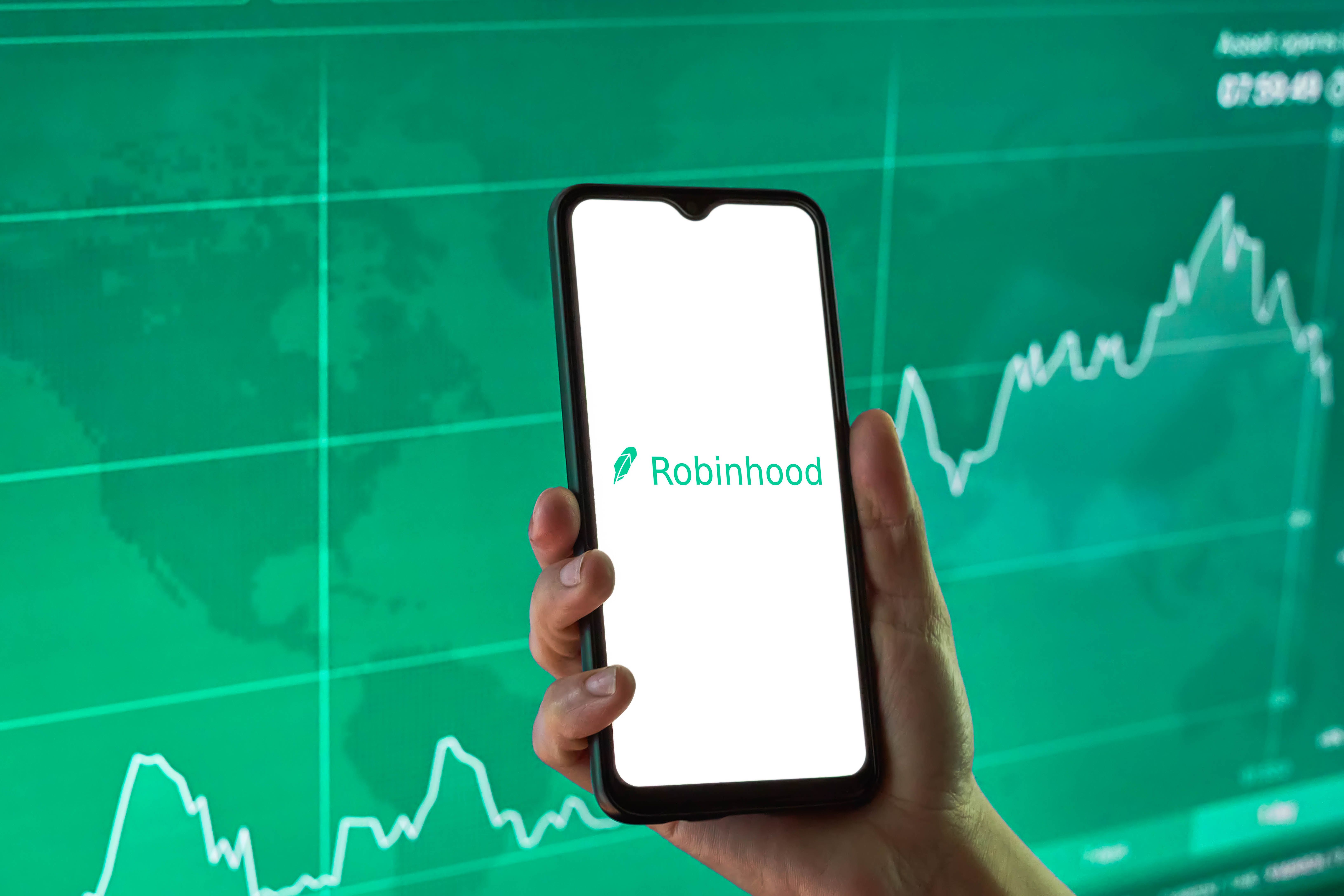 Robinhood Stock In Focus After Entry Into Wealth Advisory With TradePMR Buy: Retail Stays Upbeat