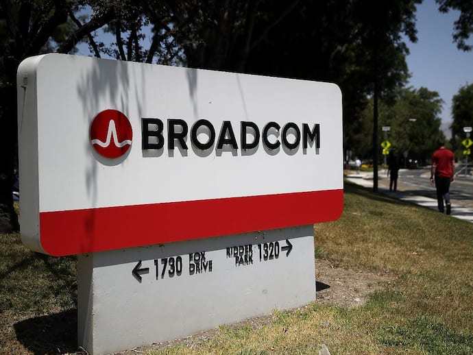 Broadcom Stock Dips as Apple Moves Toward In-House Chips Ahead of Earnings: Debate Drives Retail Chatter To Year-High