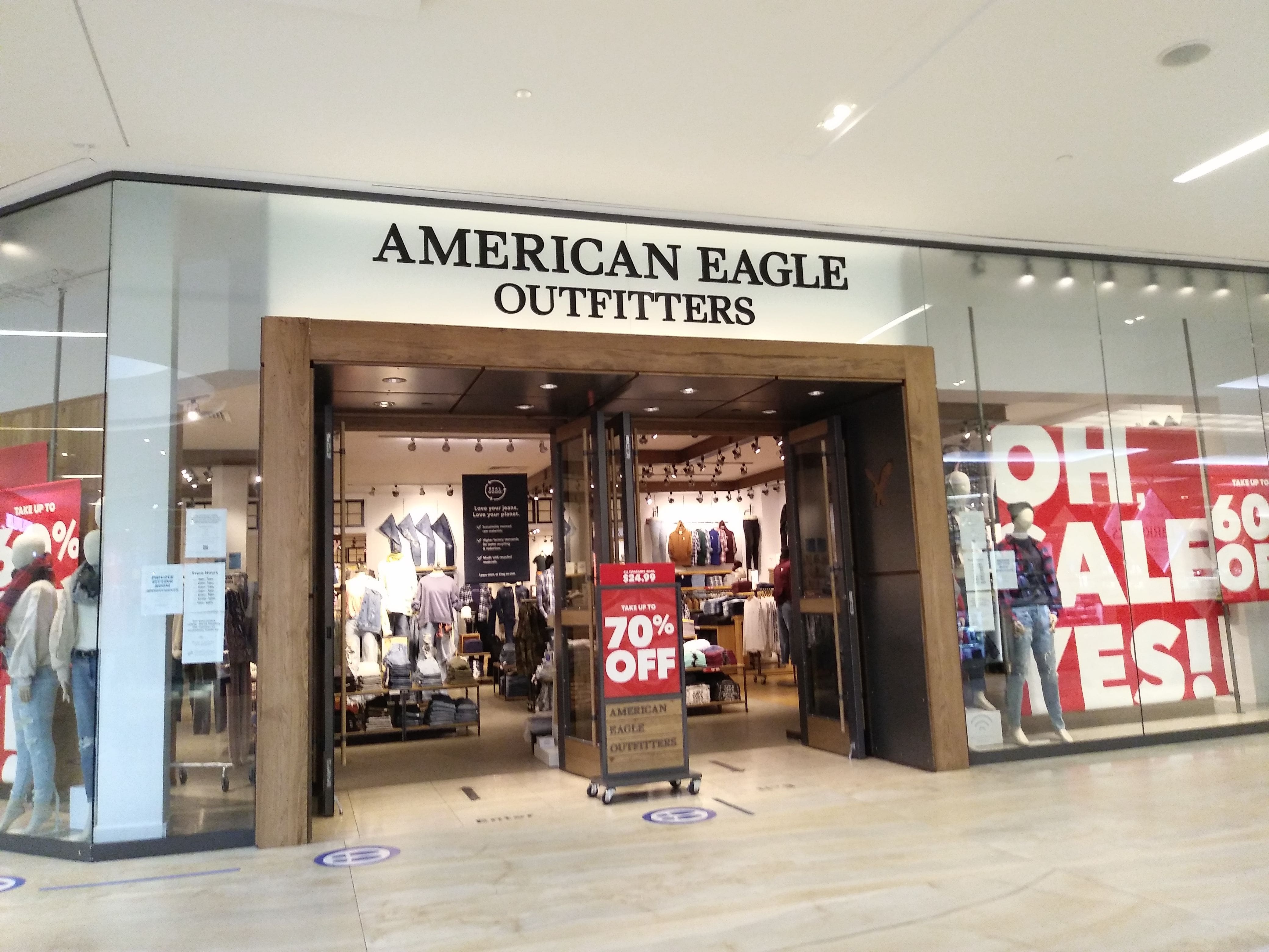 American Eagle Outfitters Stock Slides After Q3 Earnings Miss: Retail Sentiment Dampens