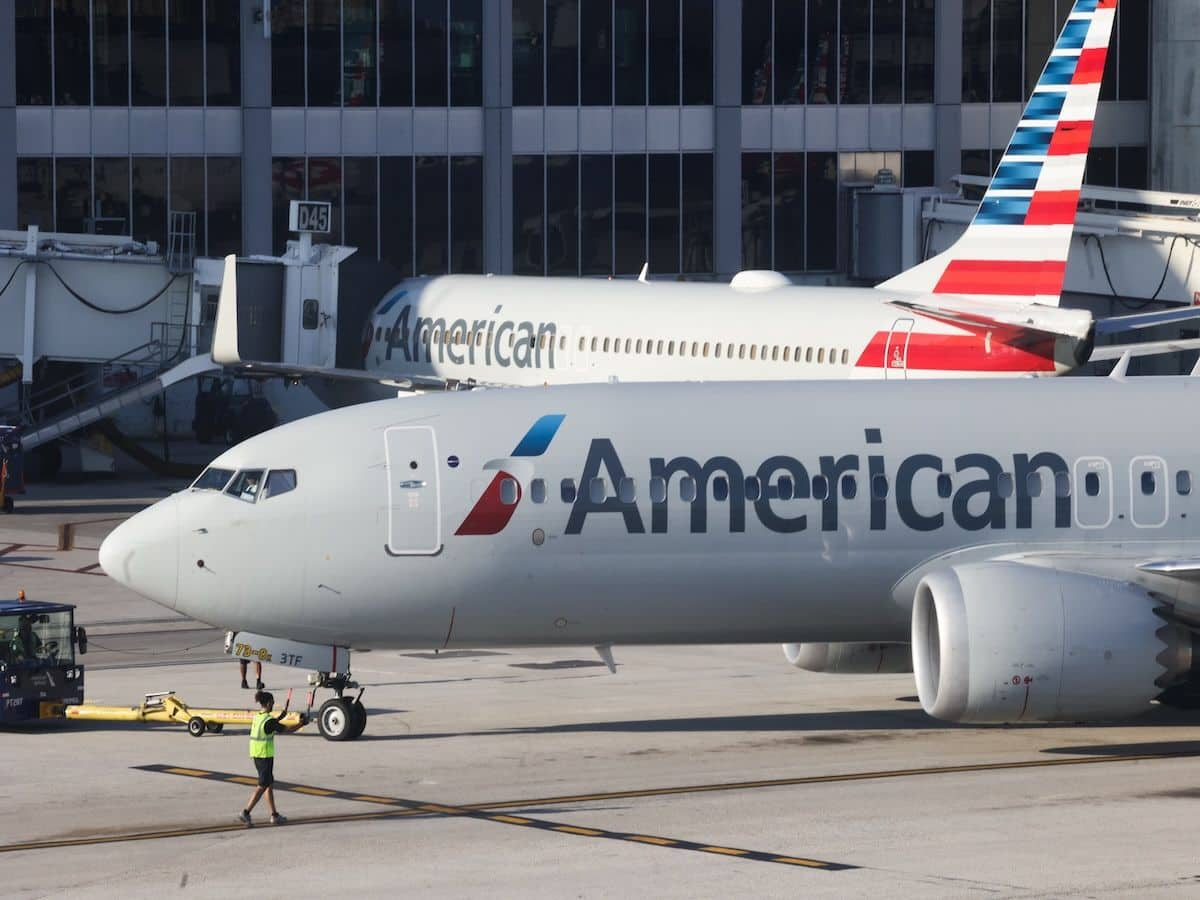 American Airlines, Southwest Airlines Stocks Rally After Improved Q4 Guidance: Retail Sentiment Soars