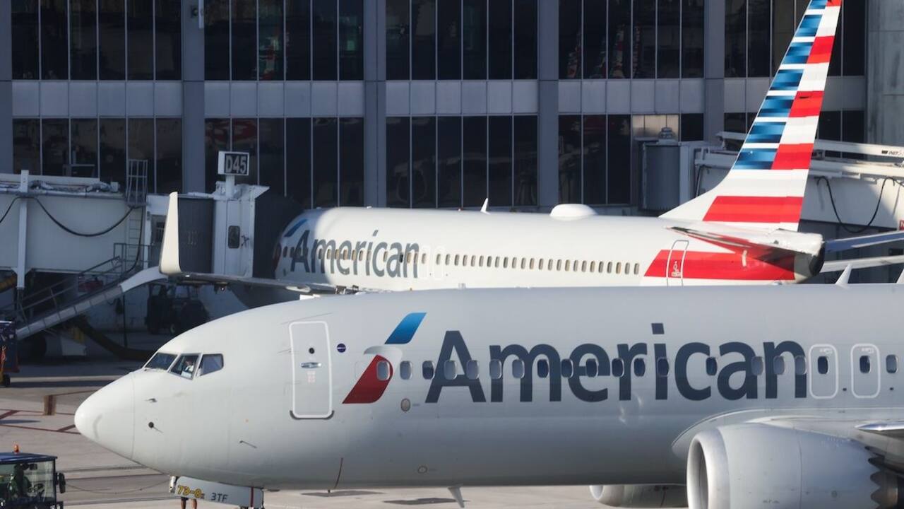 American Airlines, Southwest Airlines Stocks Rally After Improved Q4 Guidance: Retail Sentiment Soars