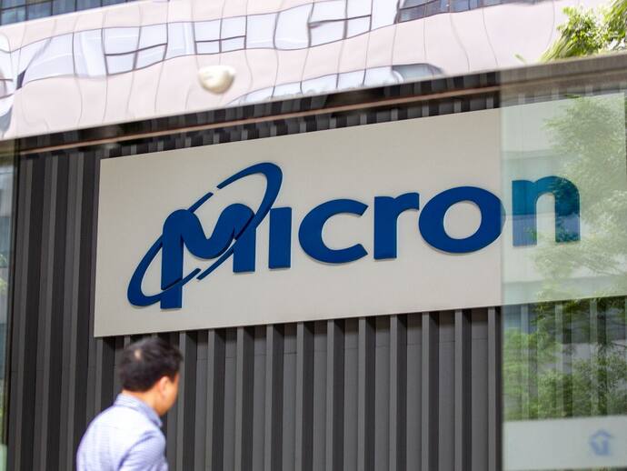 Micron Stock Edges Lower Despite Plans To Invest $2B To Expand Semiconductor Operations: Retail Sentiment Subdued