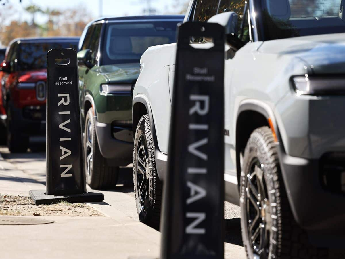 Rivian Stock Skids On Baird Downgrade Citing Trump-Linked Risks: Retail Confidence Dips