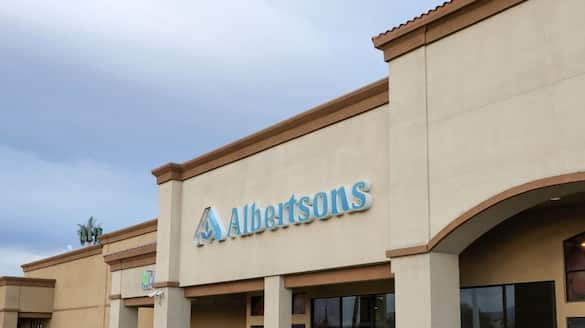 Albertsons Stock Rises On Q3 Earnings Beat: Retail Sentiment Brightens