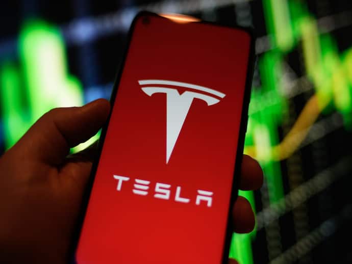 Tesla Stock To Pull Back Below $350 Following First-Ever Annual Delivery Decline? Here’s What Stocktwits Users Predict