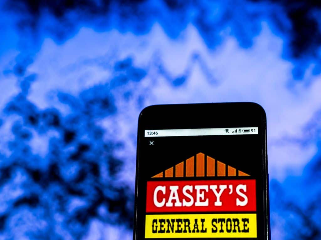 Casey’s General Stores Stock Rises After Q2 Earnings Beat, Price Target Hike: Retail Sentiment Brightens