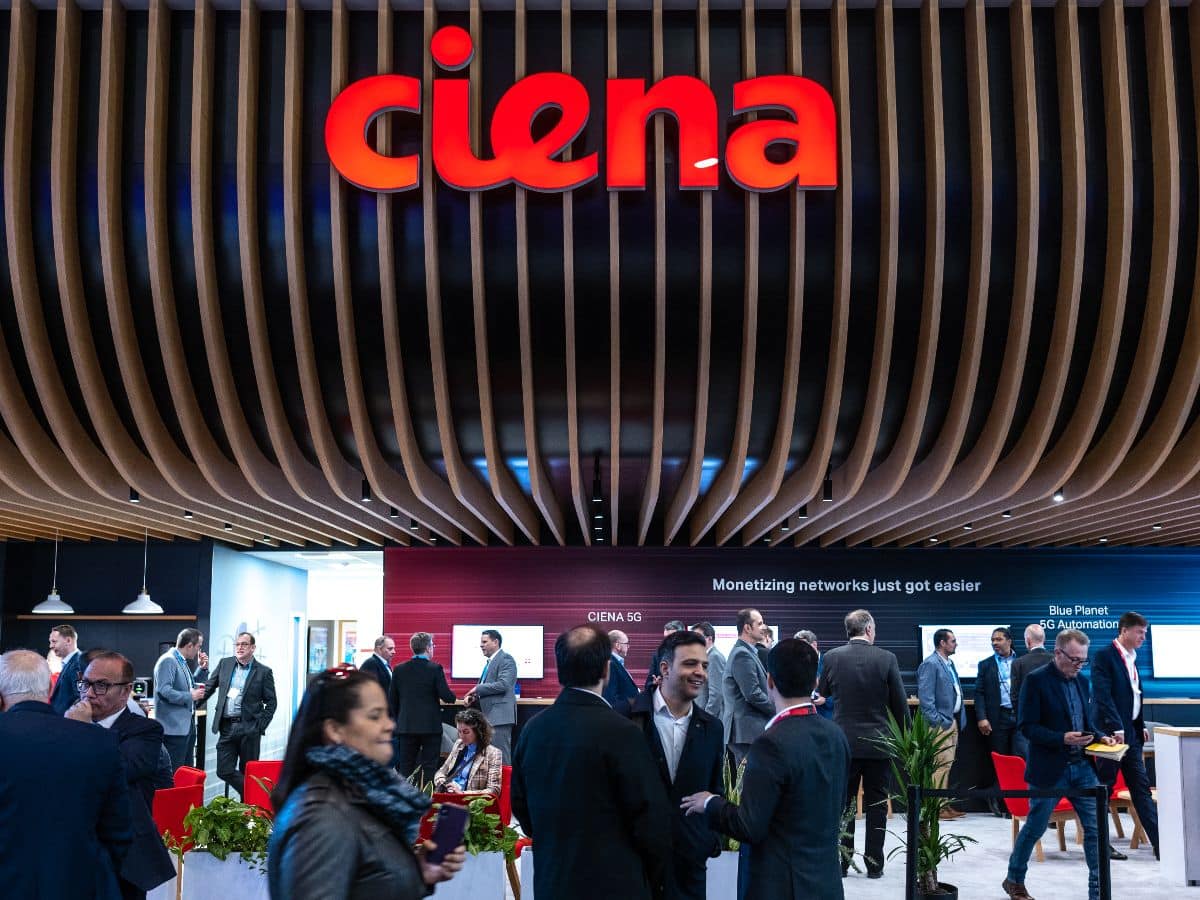 Ciena Stock Hits Record High On Upbeat Guidance, Despite Q4 Earnings Miss: Debate Spikes Retail Chatter To Annual Highs