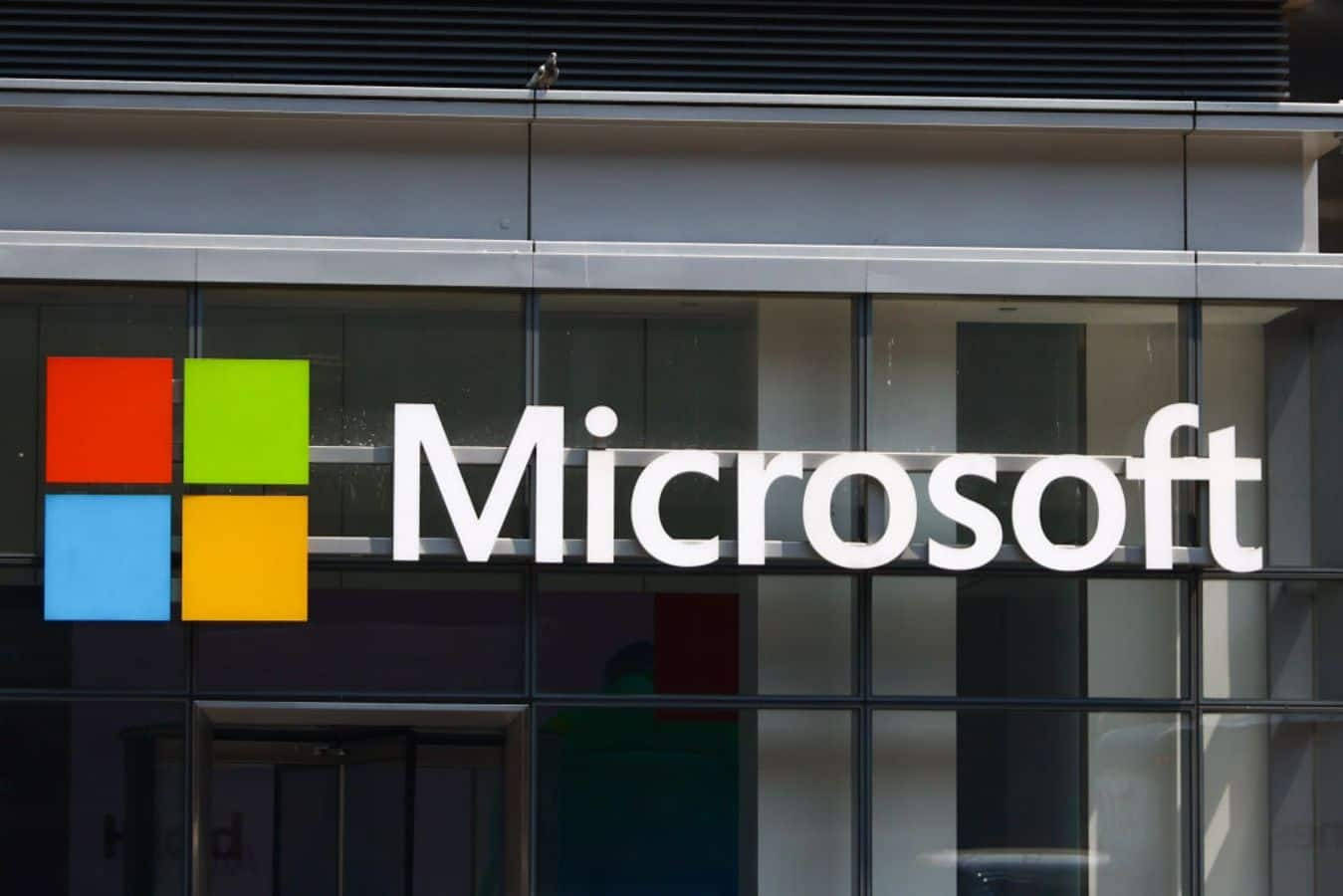 Microsoft Stock Dips After Redmond’s Shareholders Snub Bitcoin Investment Proposal: Retail Mixed