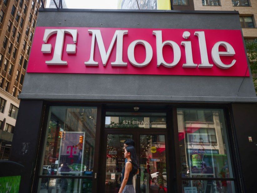 T-Mobile Gets Downgrade By KeyBanc: Retail’s Neutral