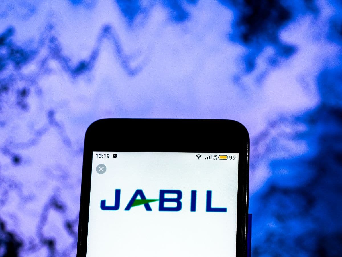 Apple Supplier Jabil Soars On Q1 Earnings Beat Fueled By Data Center Demand: Retail Gets Bullish